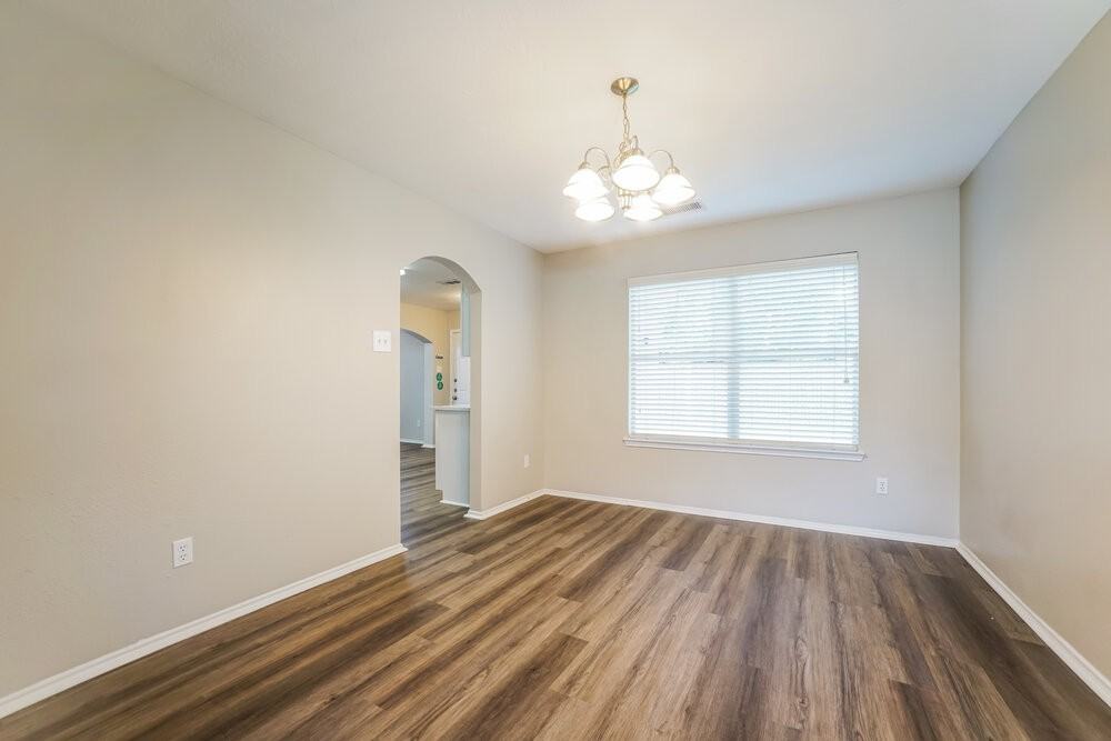 9431 Crystal Cove Cir - Photo 5 of 17