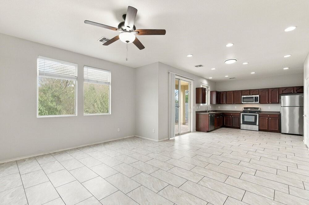 31317 N Cavalier Dr - Photo 5 of 17