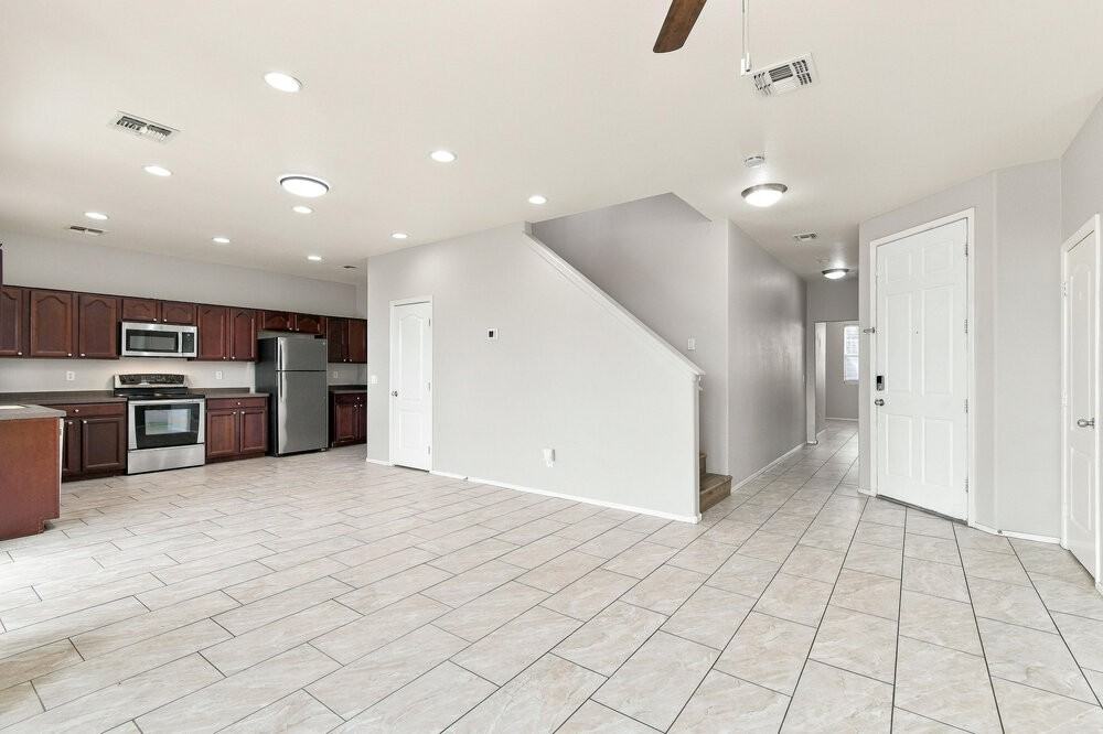 31317 N Cavalier Dr - Photo 6 of 17