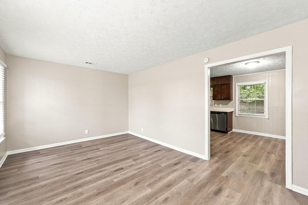 513 Martins Chapel Rd - Photo 4 of 17