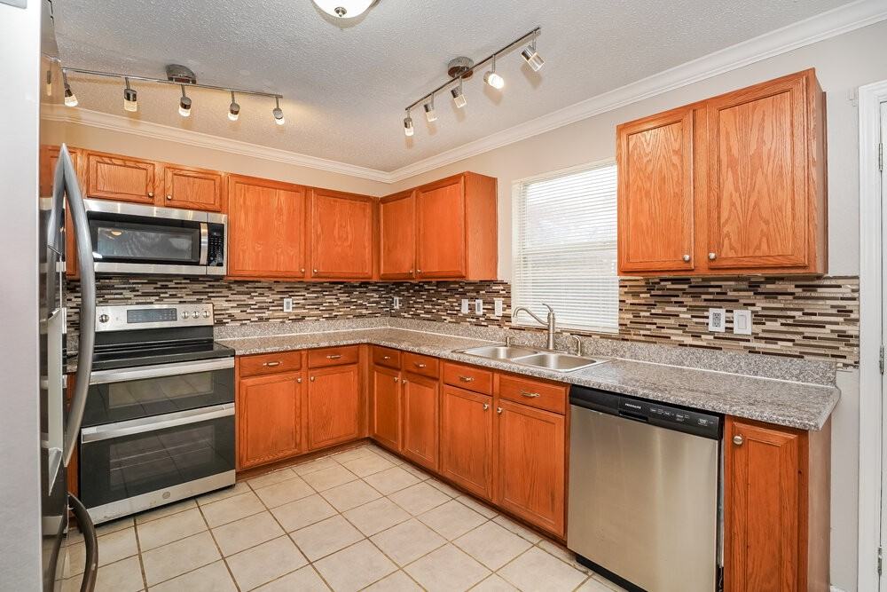 16124 Kiva Ct - Photo 7 of 17