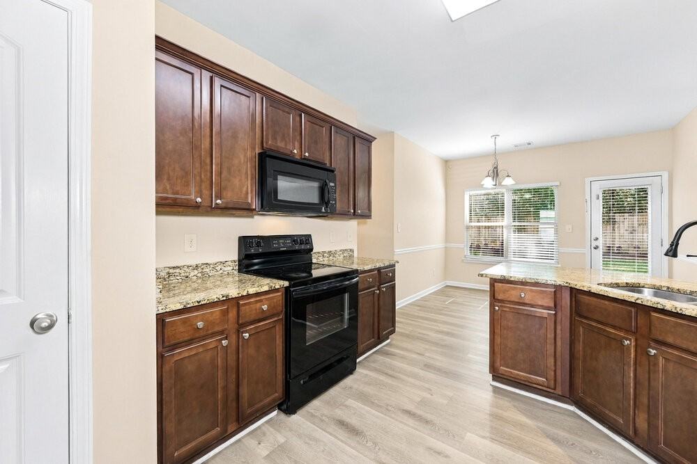 4075 Whitfield Oak Way - Photo 7 of 17