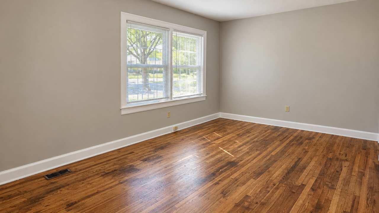 1005 10th Ave - Photo 2 of 8