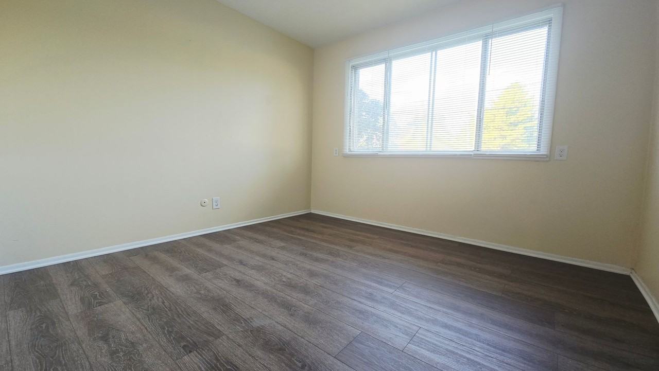 Riverside Terrace Apartments - Photo 5 of 13