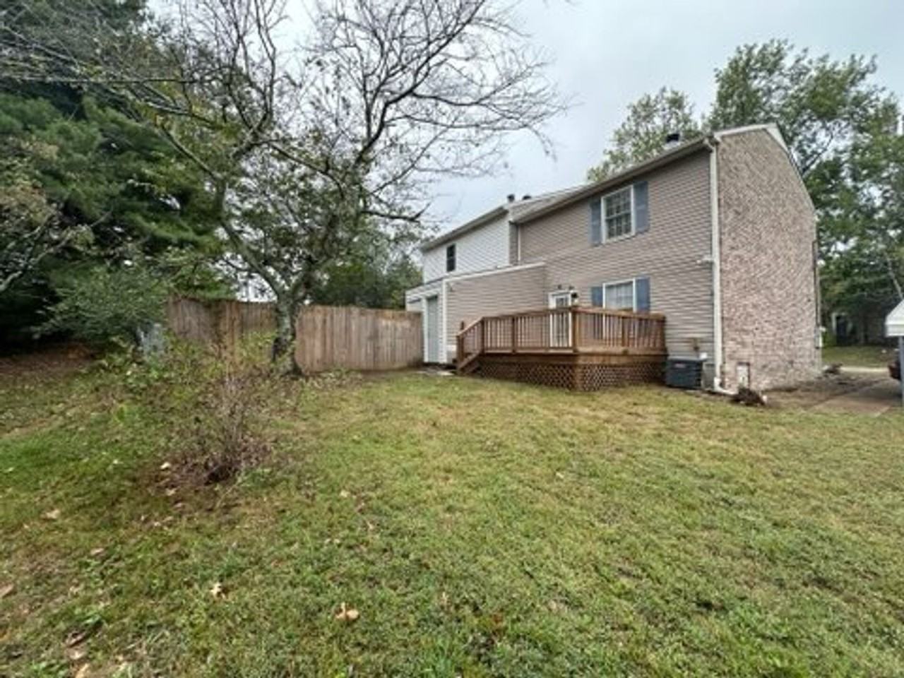 906 Hammack Dr - Photo 3 of 11