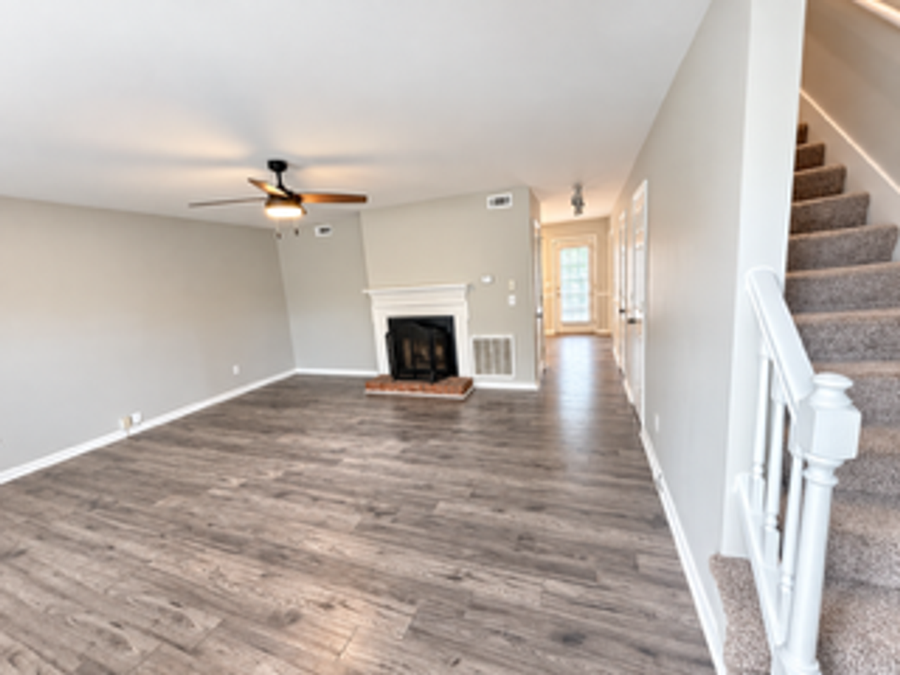 906 Hammack Dr - Photo 5 of 11