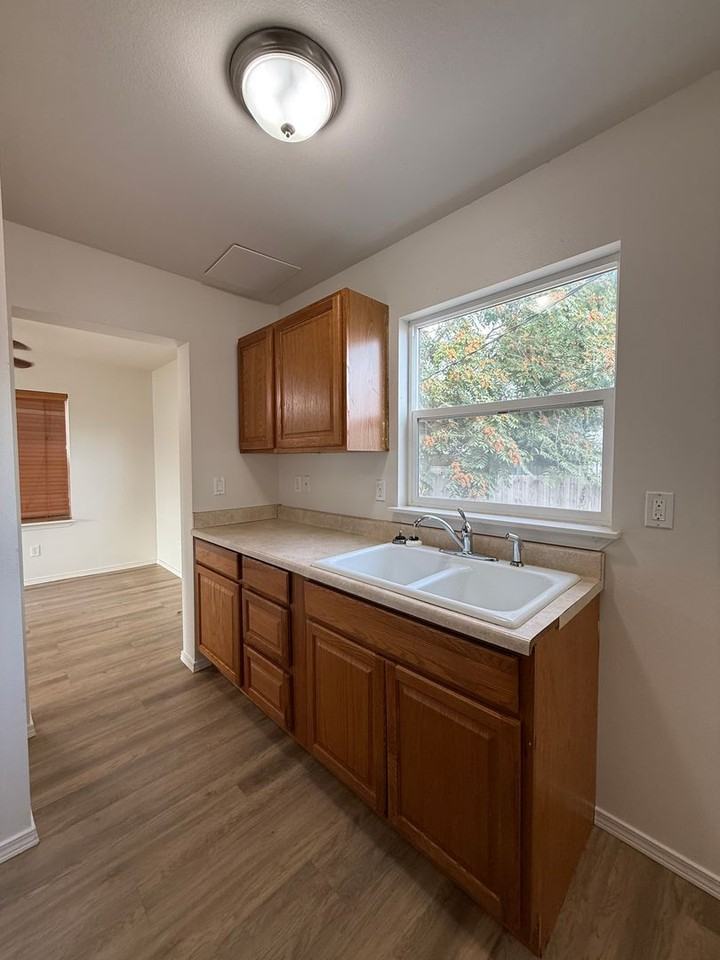 1404 Swift Blvd - Photo 7 of 13