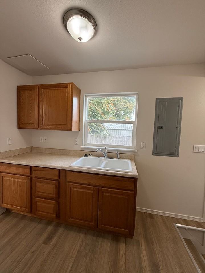 1404 Swift Blvd - Photo 5 of 13