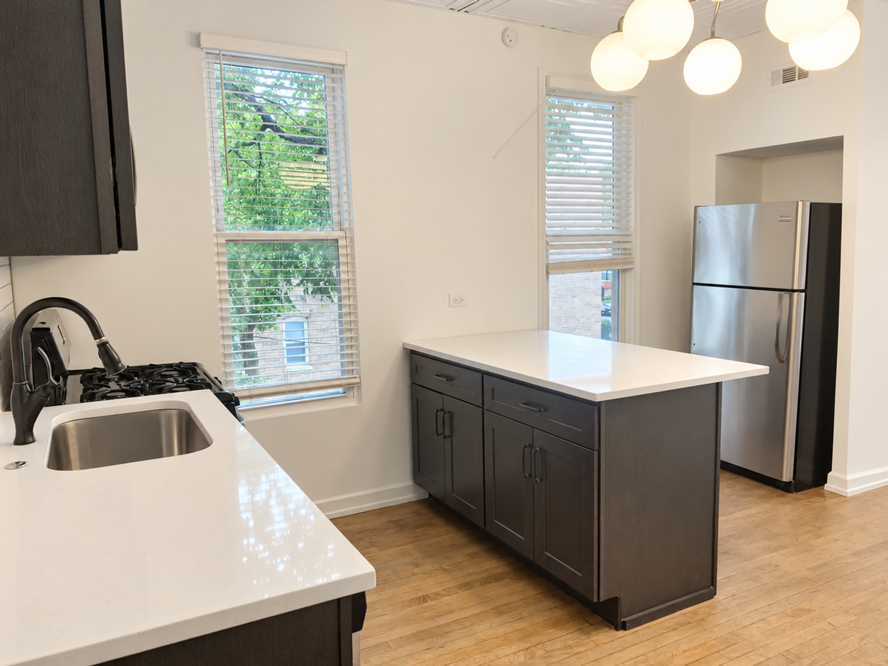 1401 N Oakley - Photo 3 of 20