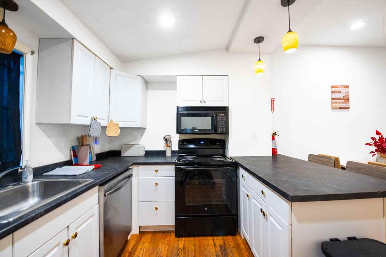 Spacious and Convenient Philadelphia Home - Photo 6 of 26