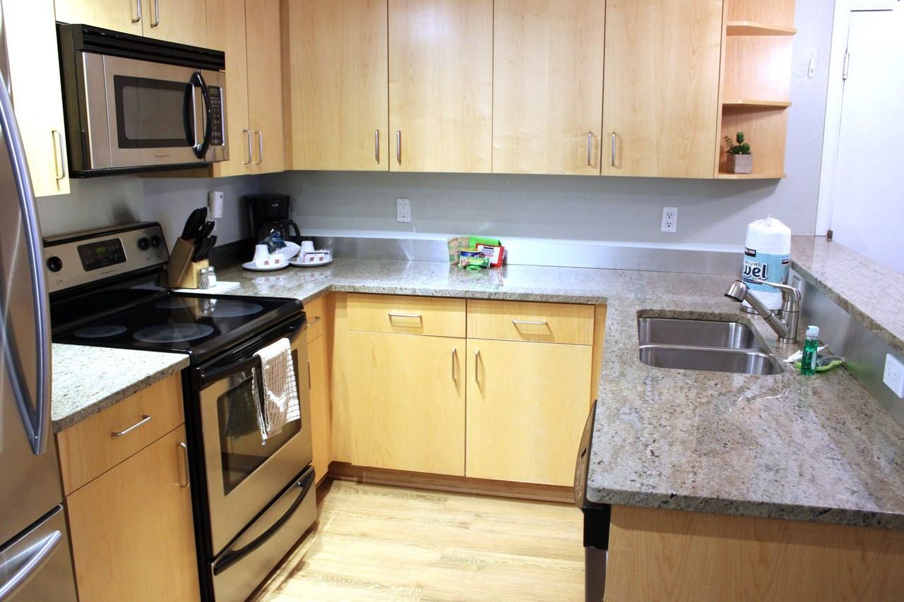 188 S Logan St - Photo 2 of 9