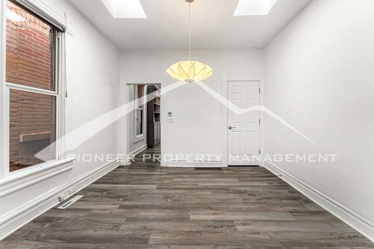 3713 N Franklin St - Photo 3 of 12