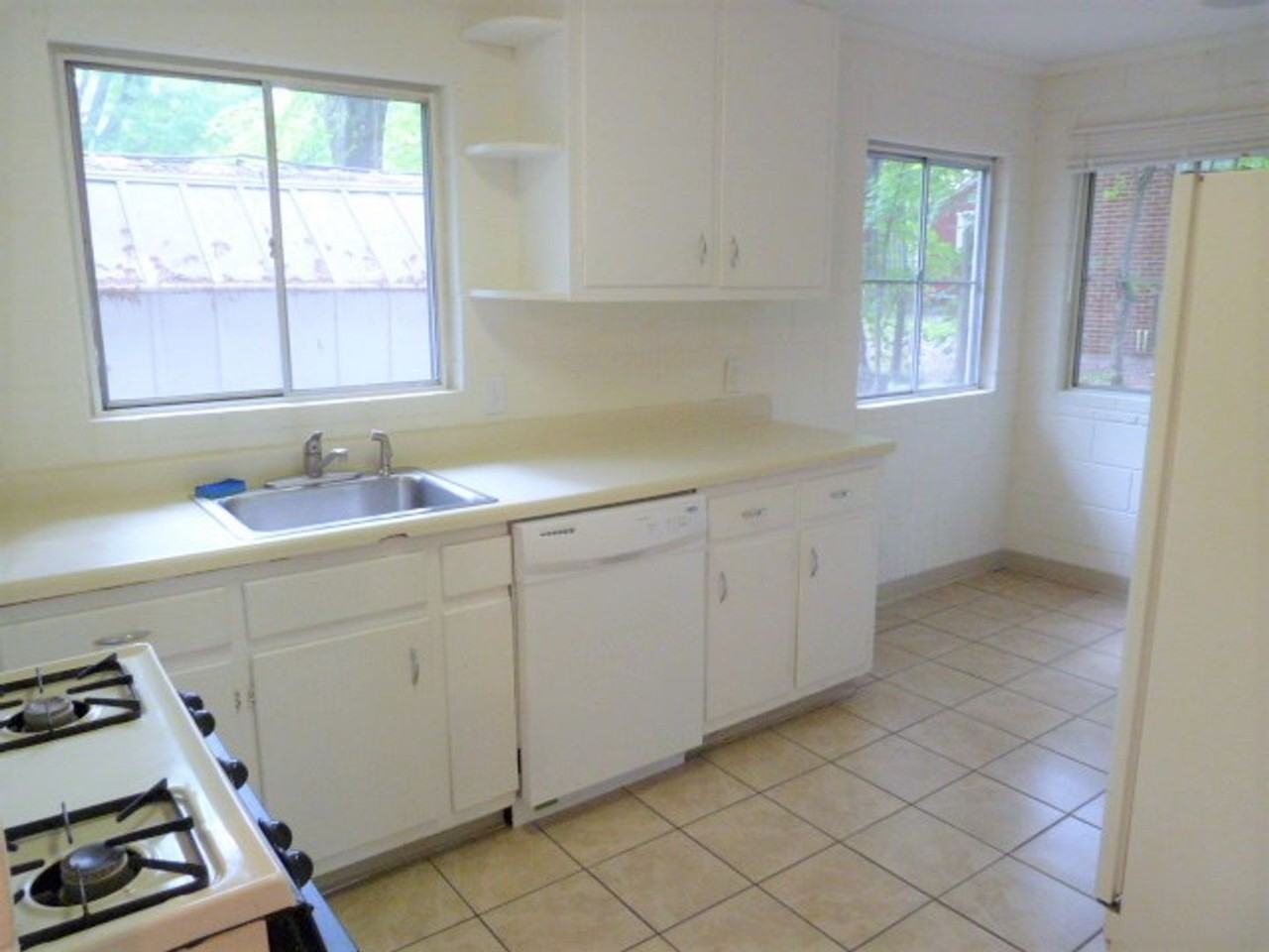 210 Andrews Ln - Photo 5 of 20