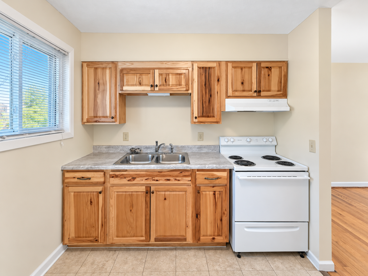 128 New York Ave - Photo 2 of 6