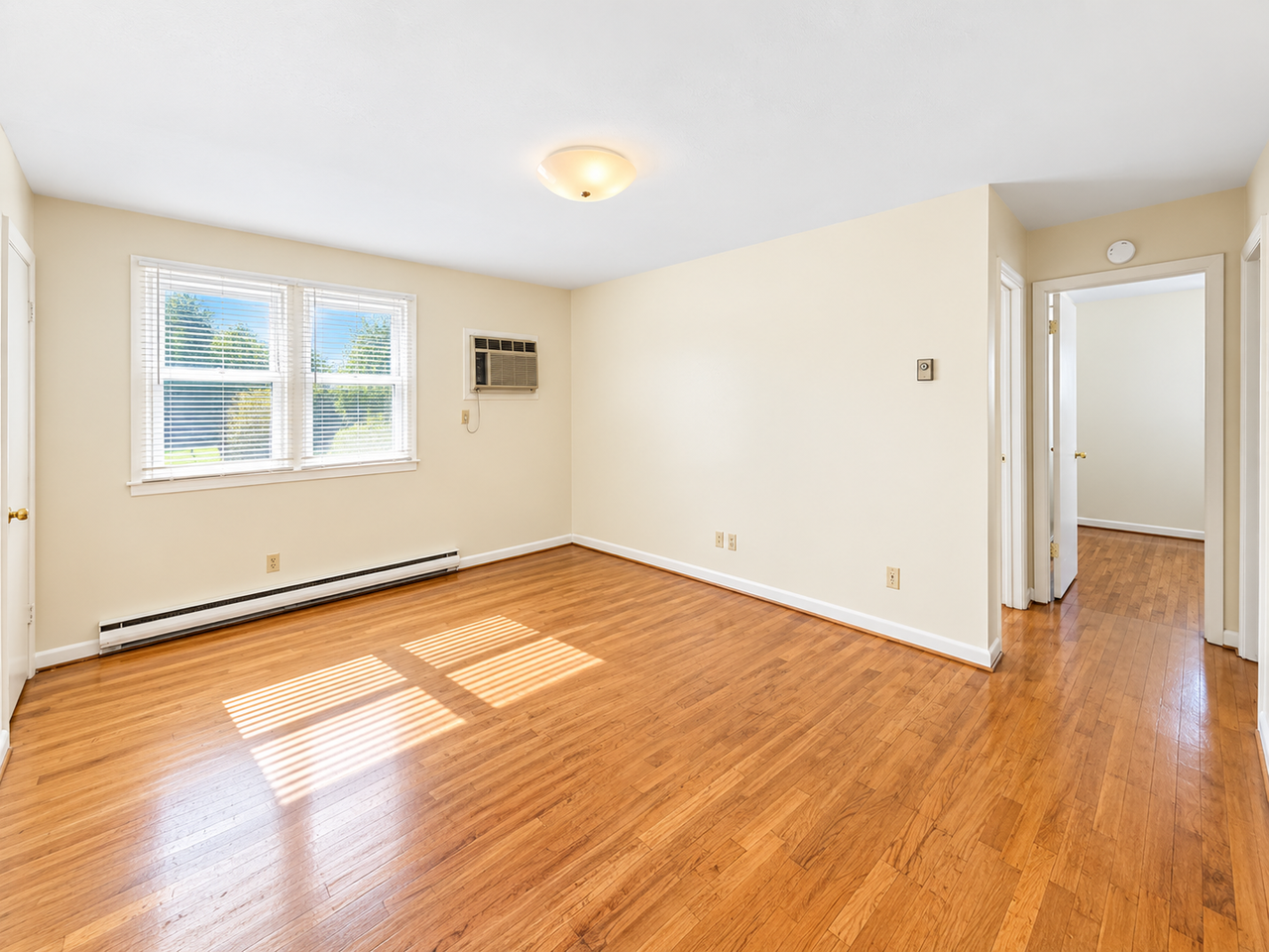 128 New York Ave - Photo 4 of 6