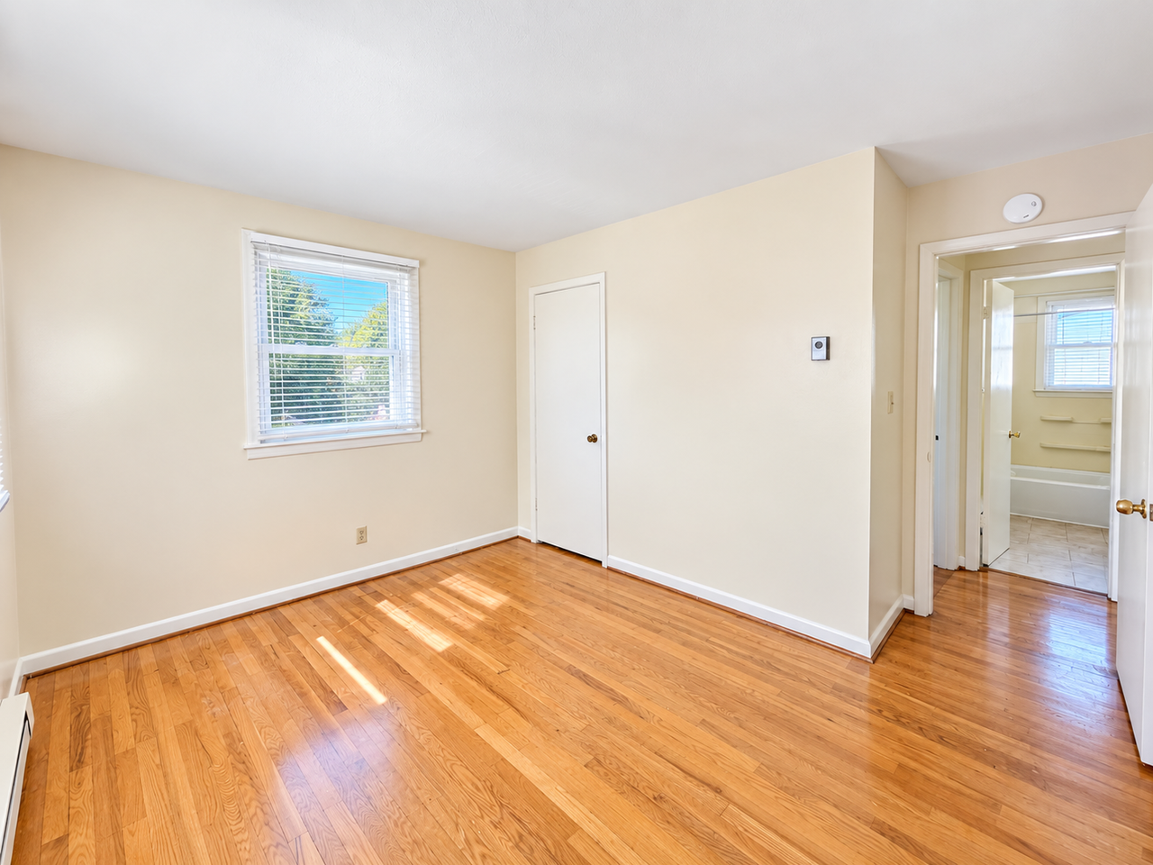 128 New York Ave - Photo 5 of 6