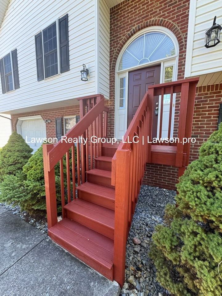 4827 Golfview Dr Ne - Photo 2 of 45