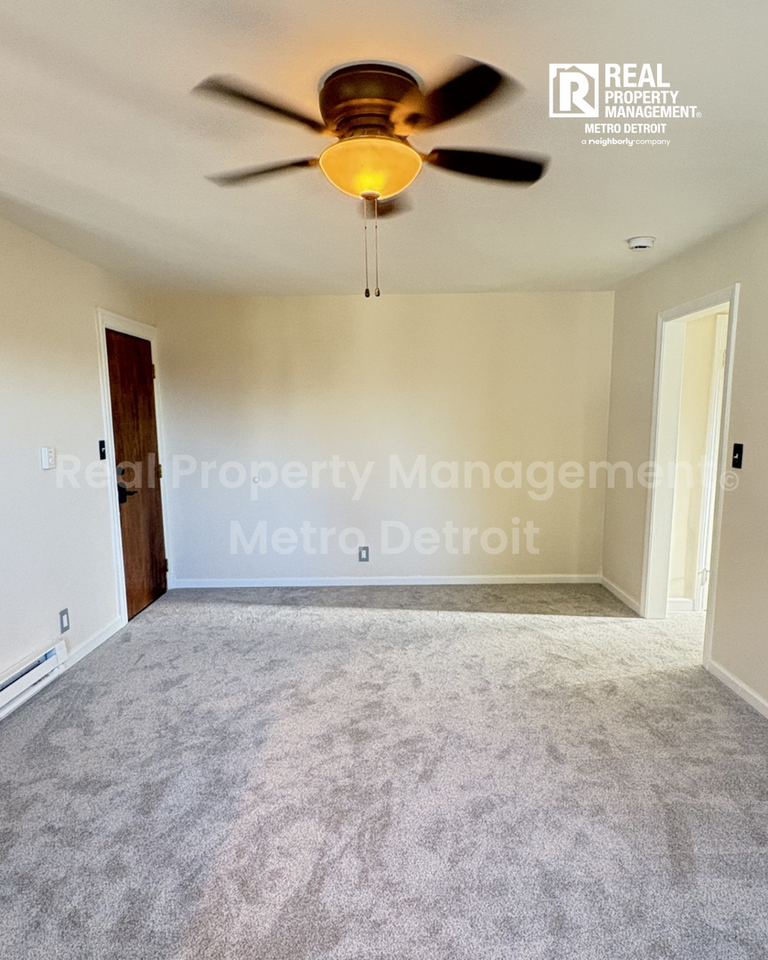 875 Wing St #5 - Photo 3 of 14