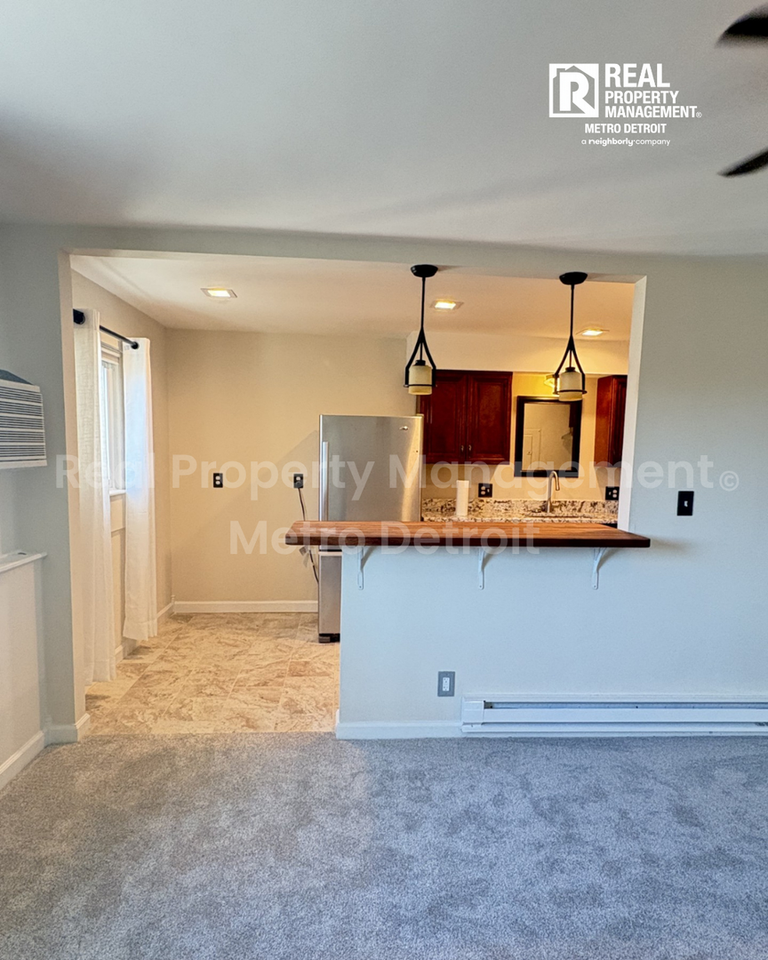 875 Wing St #5 - Photo 5 of 14