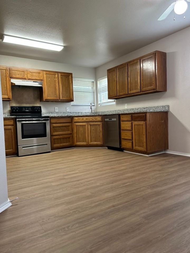 2600 Castle Pines Dr - Photo 2 of 14
