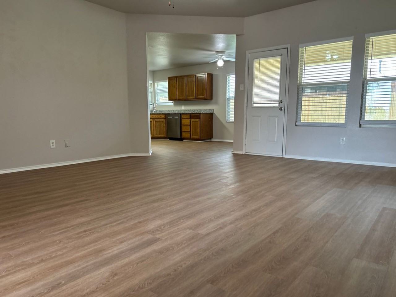 2600 Castle Pines Dr - Photo 4 of 14