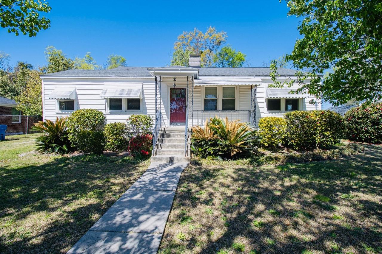 1011 Woodlawn Ave - Photo 2 of 31