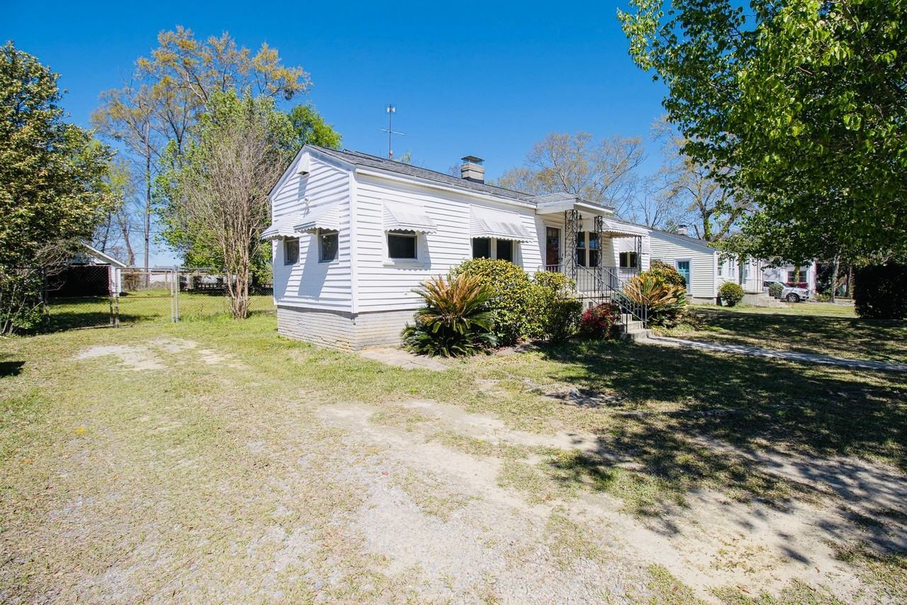 1011 Woodlawn Ave - Photo 4 of 31
