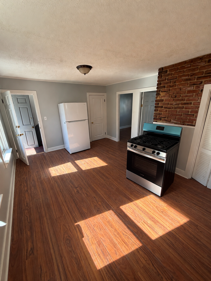 27 Davis St - Photo 2 of 9