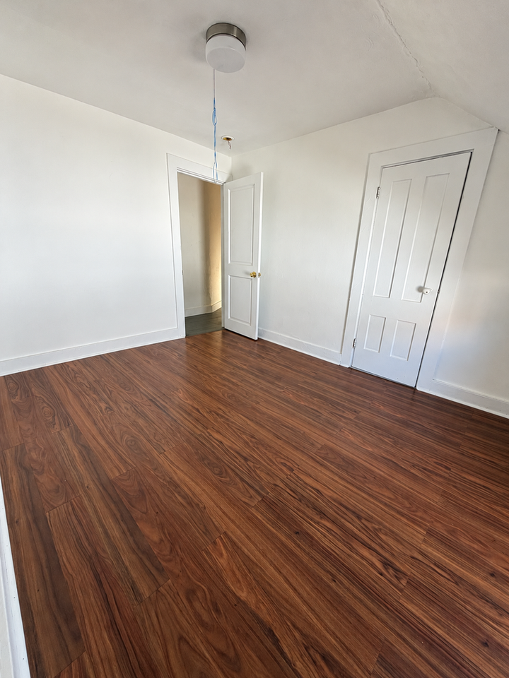 27 Davis St - Photo 3 of 9
