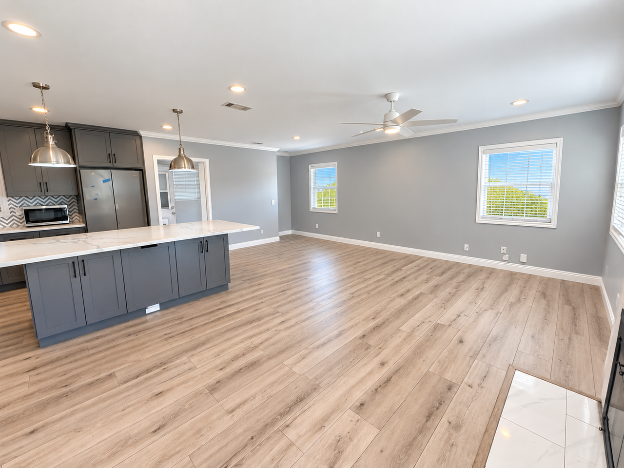 943 Washington Ave - Photo 4 of 21