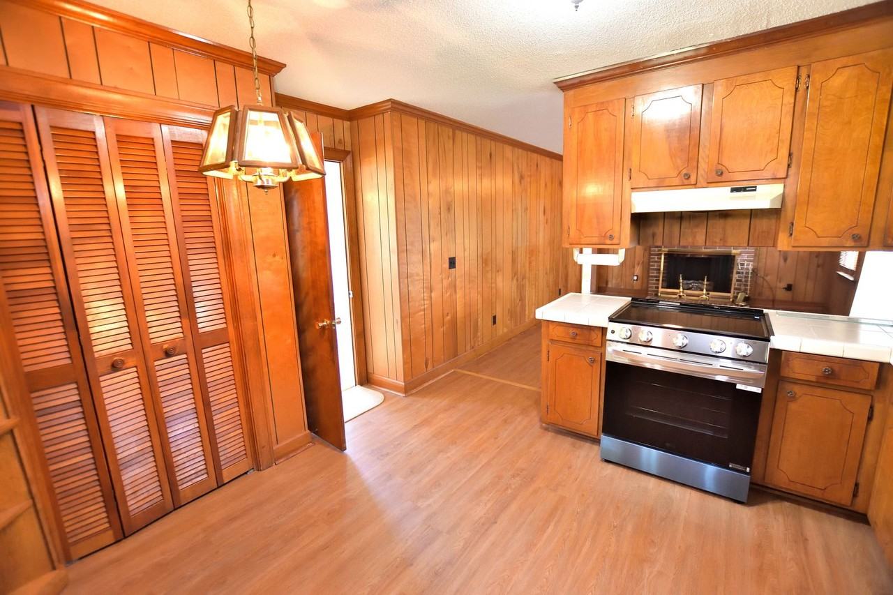 1813 Leggett Rd - Photo 5 of 18