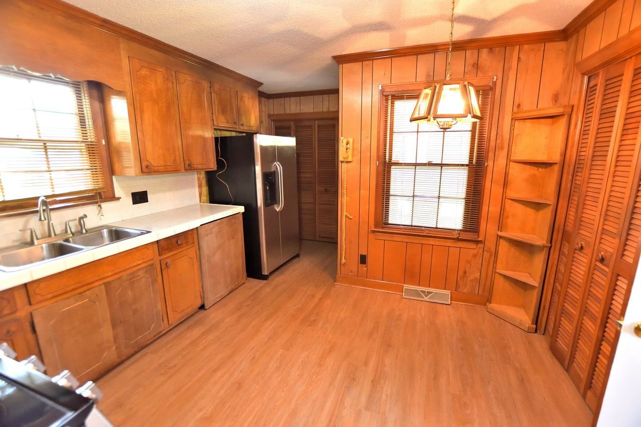 1813 Leggett Rd - Photo 7 of 18