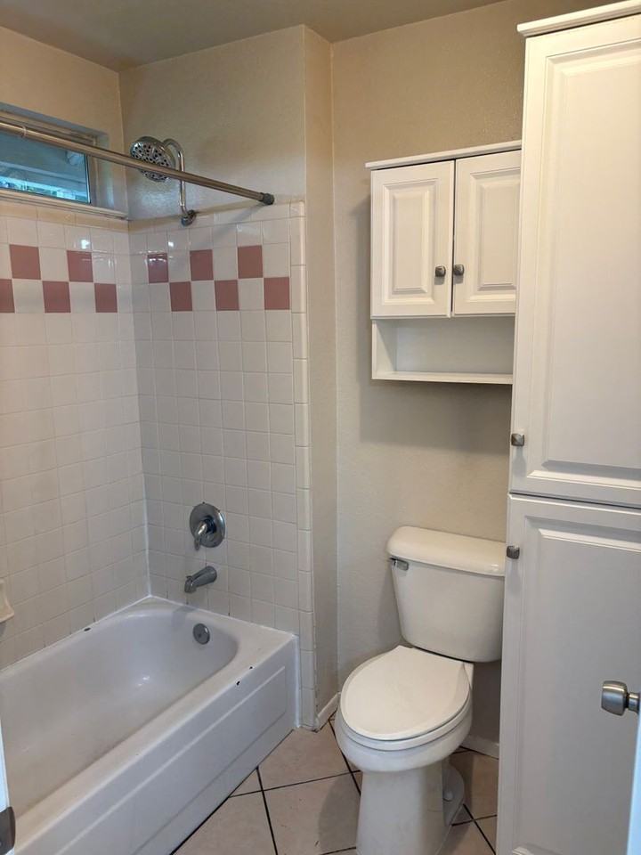 1304 Tyler Ct - Photo 4 of 23
