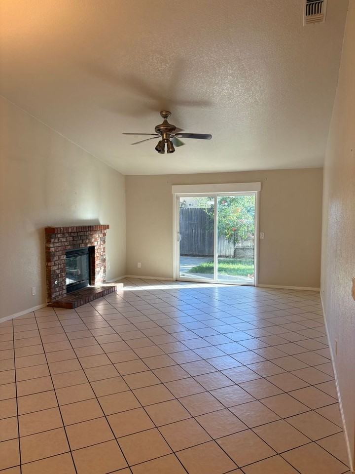 1304 Tyler Ct - Photo 5 of 23