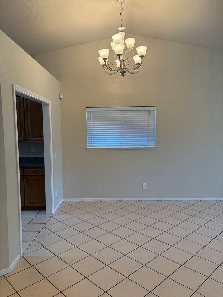 1304 Tyler Ct - Photo 6 of 23