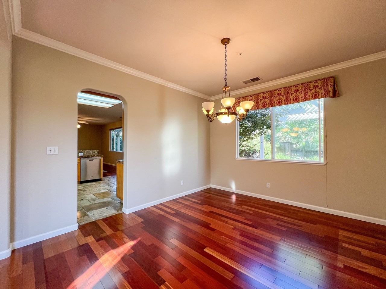 1416 Gordon Dr - Photo 5 of 37
