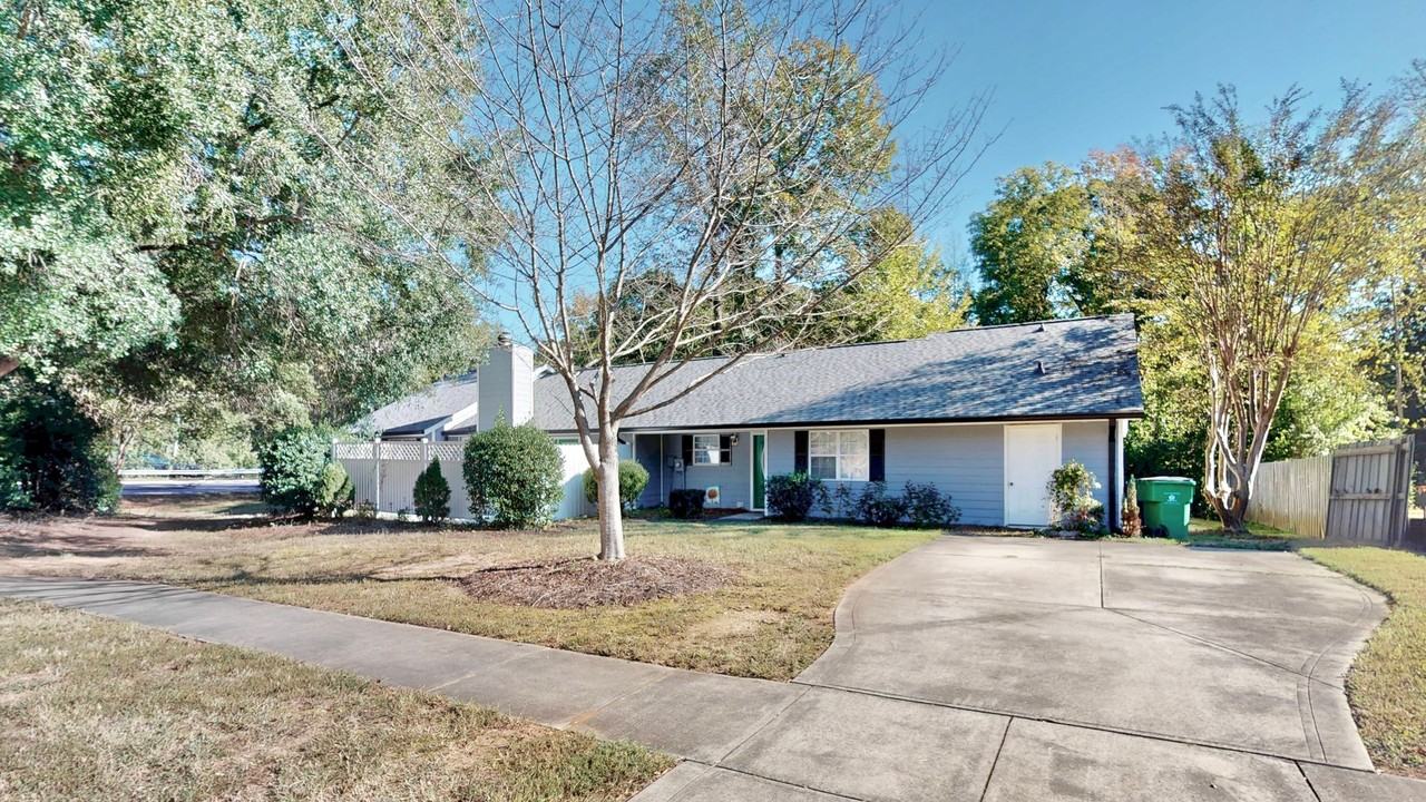2836 Huntingtowne Farms Ln - Photo 2 of 21