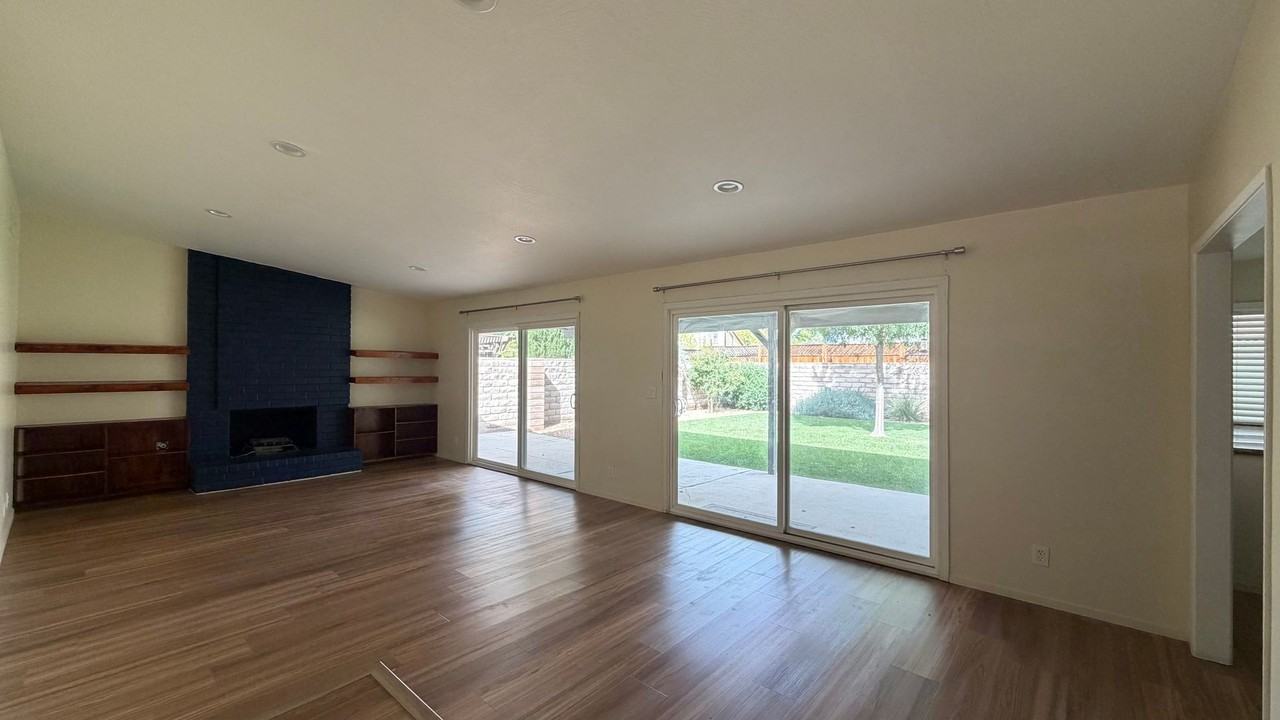 624 W Felspar Ave - Photo 3 of 13