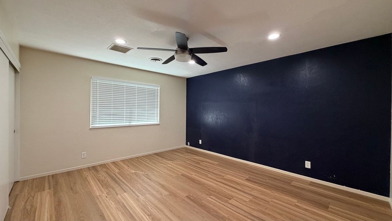 624 W Felspar Ave - Photo 5 of 13