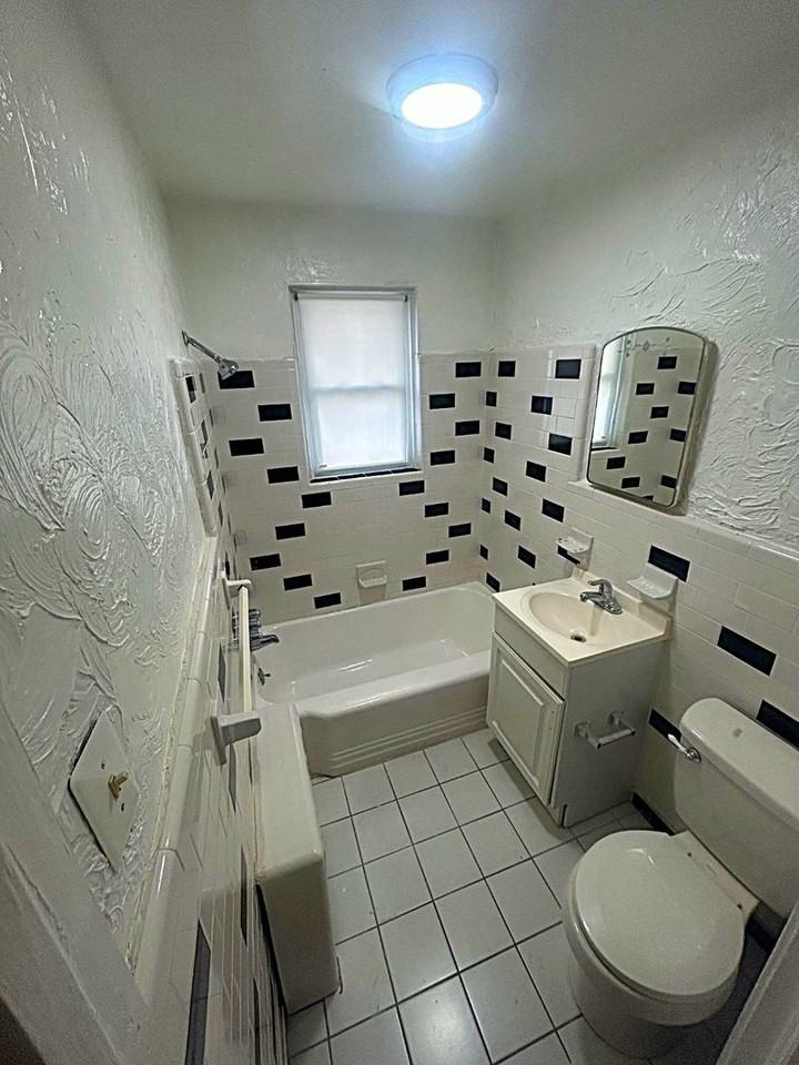 Thouron Apartments - Photo 4 of 17