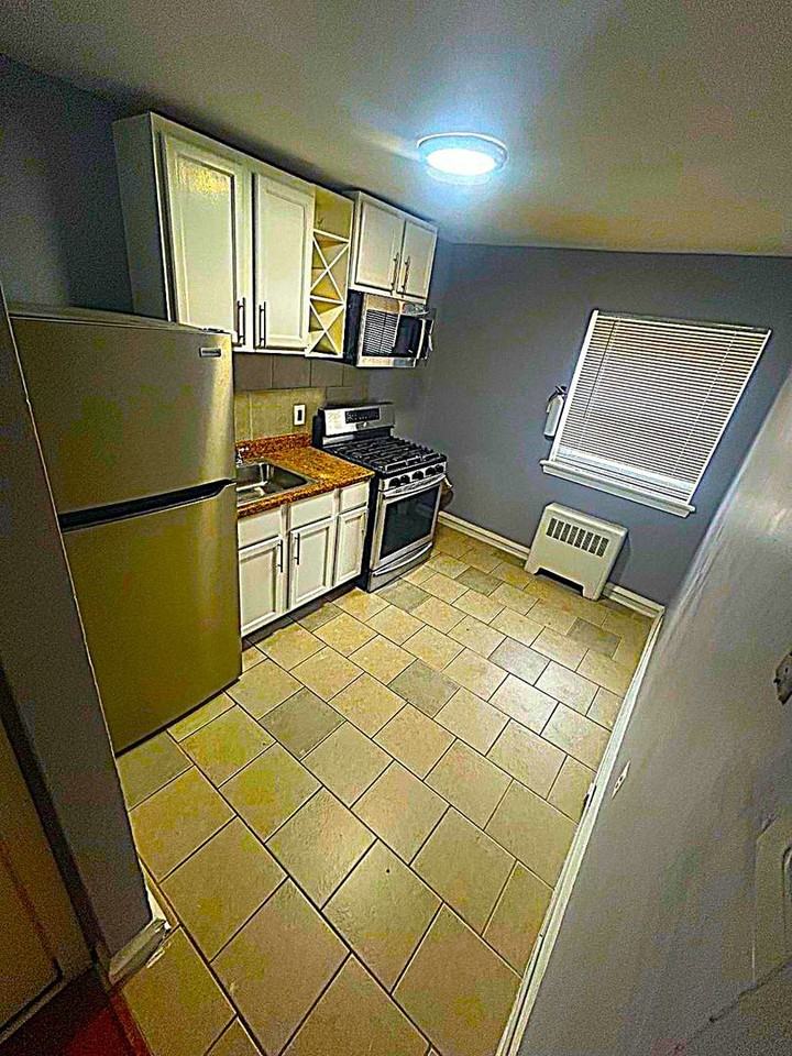Thouron Apartments - Photo 6 of 17