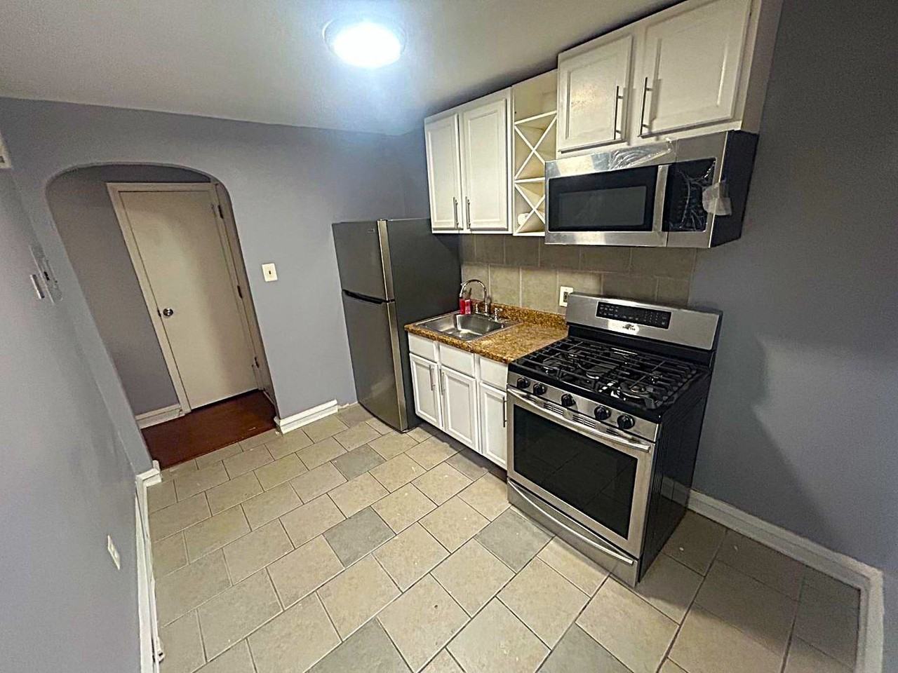 Thouron Apartments - Photo 7 of 17
