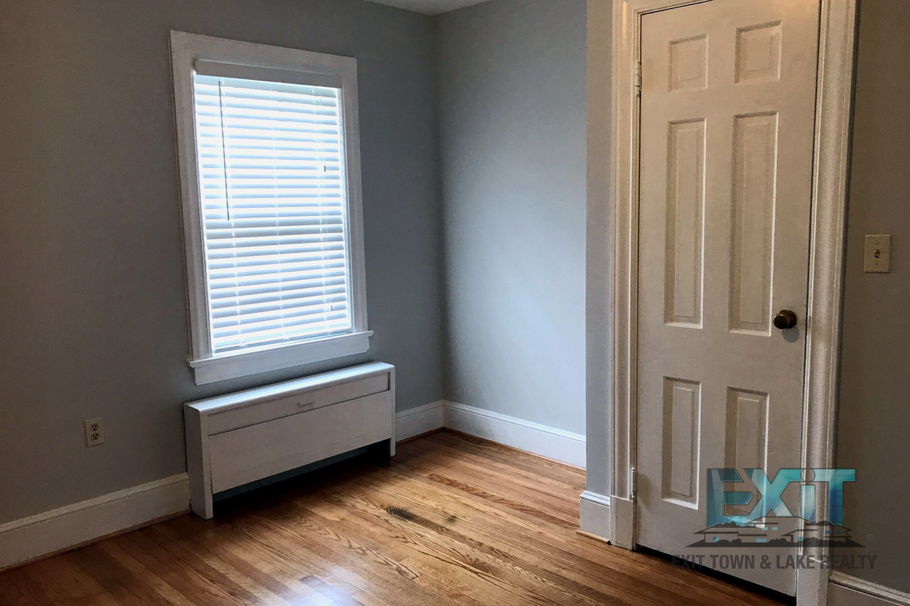 226 Windsor St - Photo 3 of 14