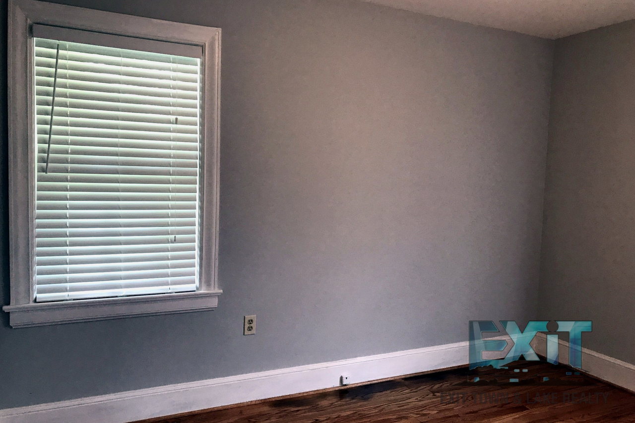 226 Windsor St - Photo 5 of 14