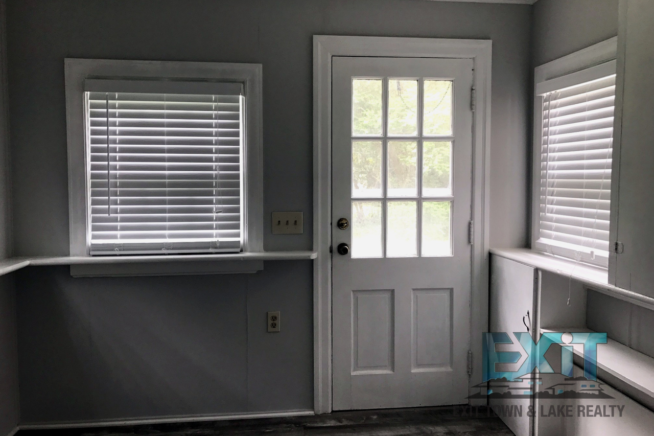 226 Windsor St - Photo 7 of 14