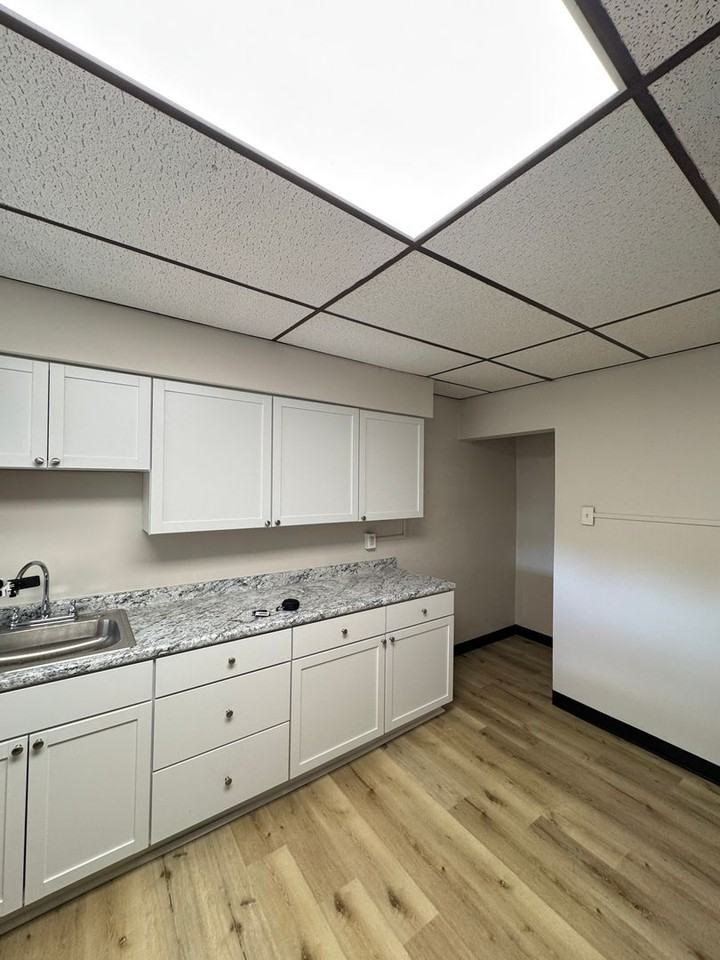 140 Marsden St - Photo 3 of 14