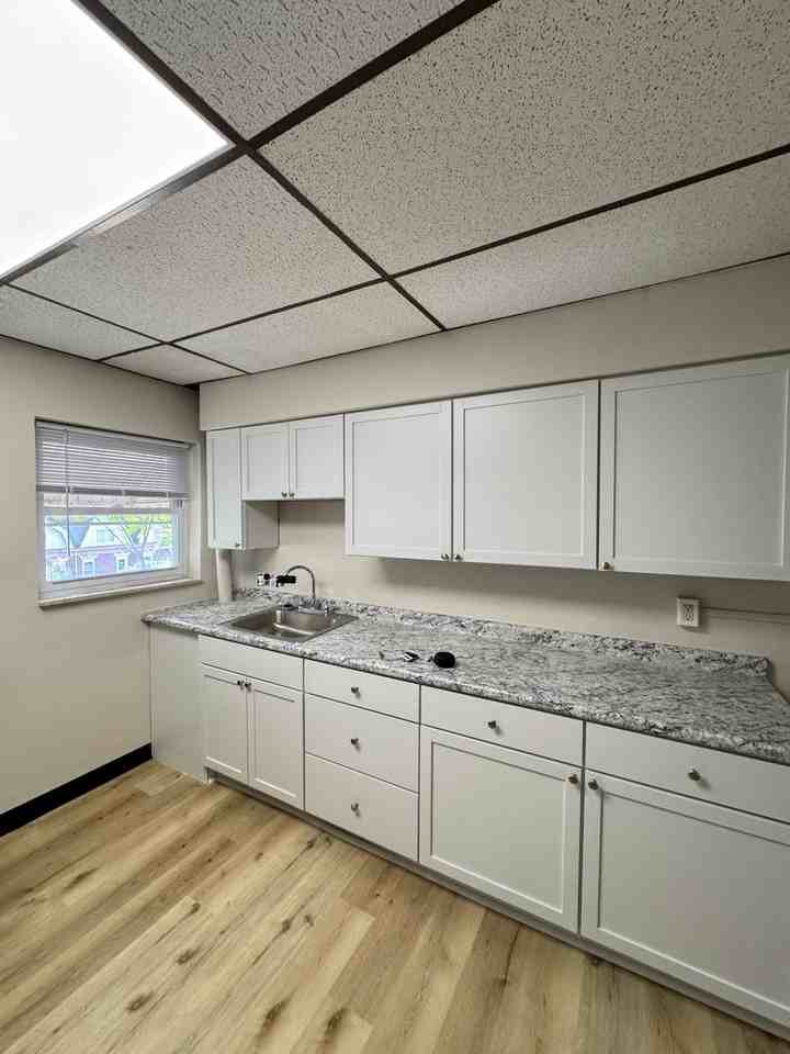 140 Marsden St - Photo 4 of 14