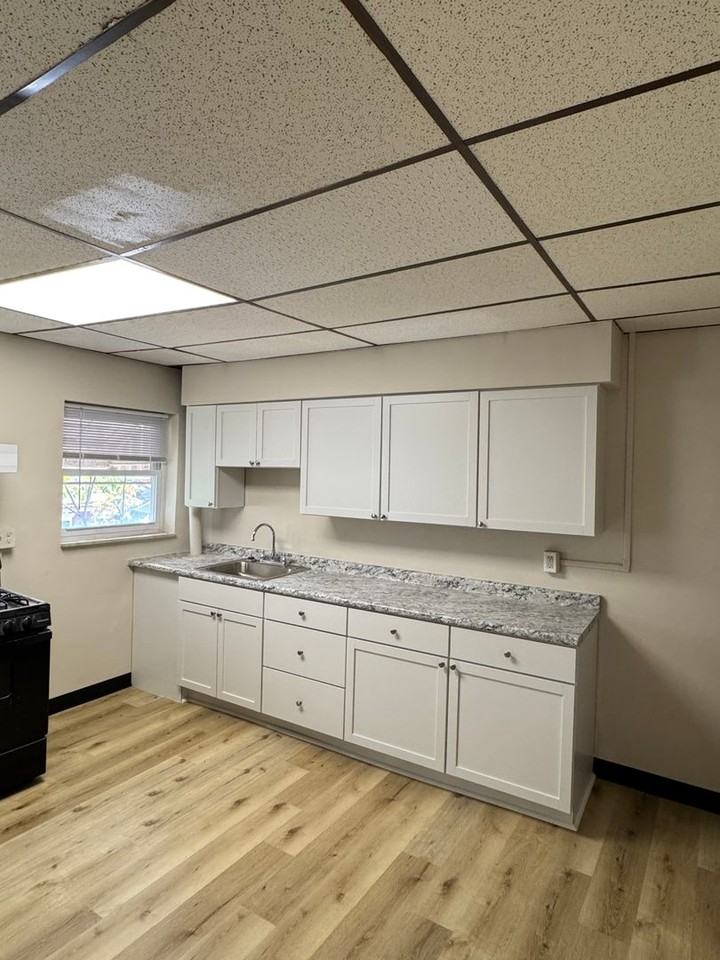 140 Marsden St - Photo 6 of 14