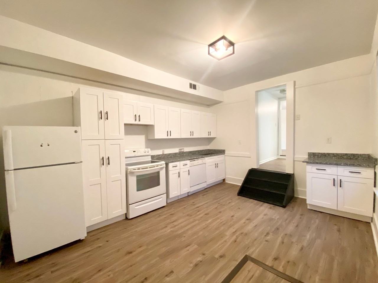 306 Warner St - Photo 2 of 23