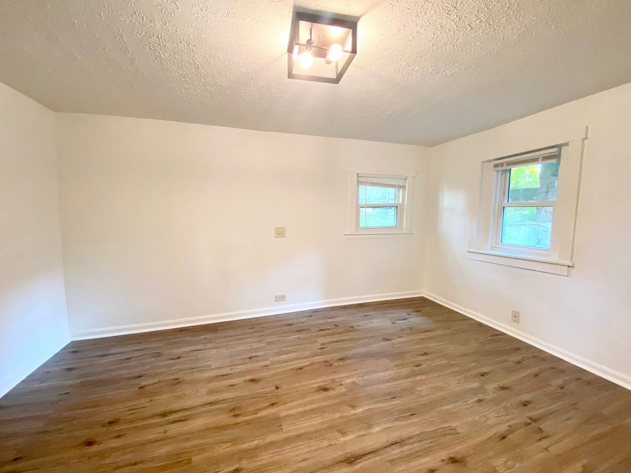 306 Warner St - Photo 5 of 23